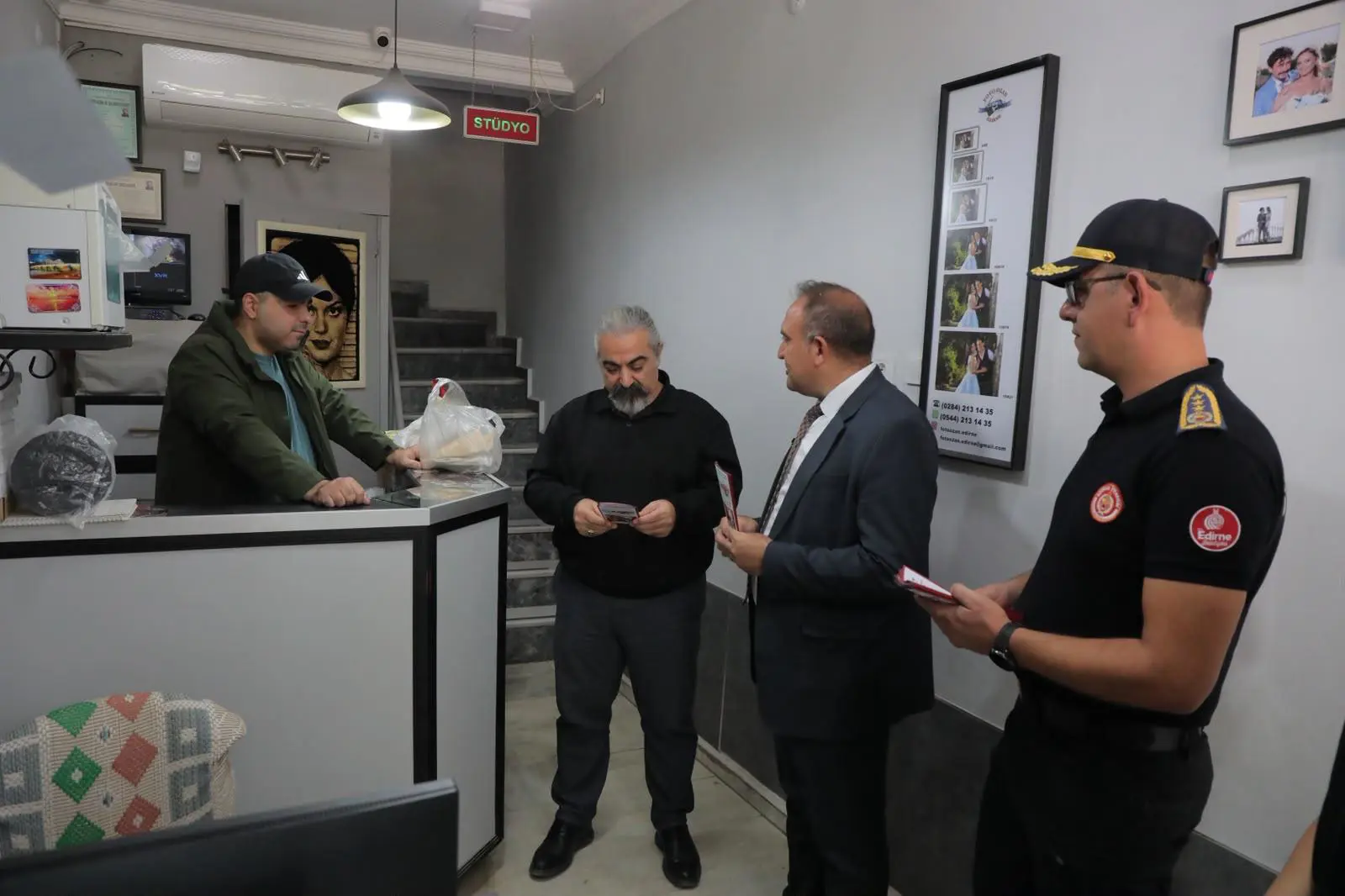 EDİRNE İTFAİYESİNDEN İTFAİYE HAFTASI’NDA ESNAFA YANGIN GÜVENLİĞİ BİLGİLENDİRMESİ galeri görseli